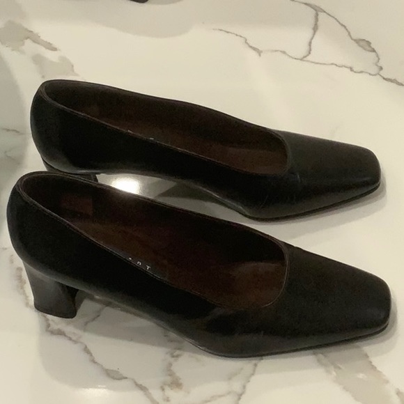 Stuart Weitzman Square Toe block heel pump, sz 7 - Picture 2 of 5